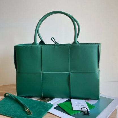 ARCO TOTE 36 IN KAITOKE GREEN CALFSKIN