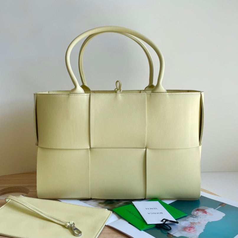 ARCO TOTE 36 IN PALE YELLOW CALFSKIN
