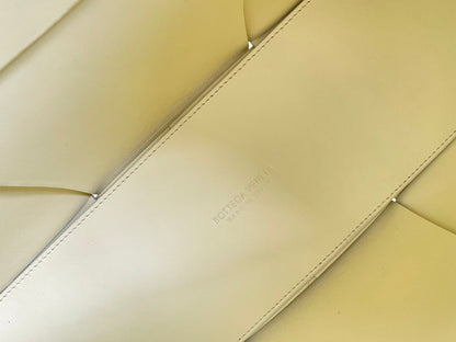 ARCO TOTE 36 IN PALE YELLOW CALFSKIN