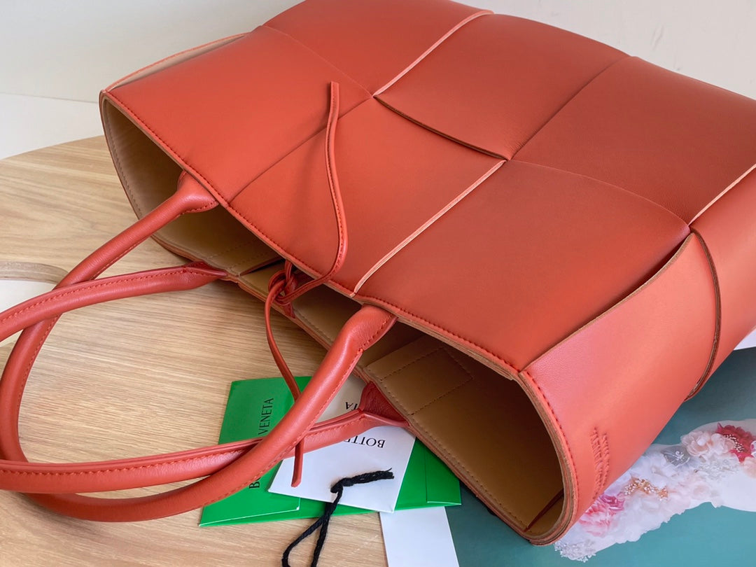 ARCO TOTE 36 IN RED ORANGE CALFSKIN