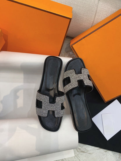 0ran Sandal Caviar Black Leather