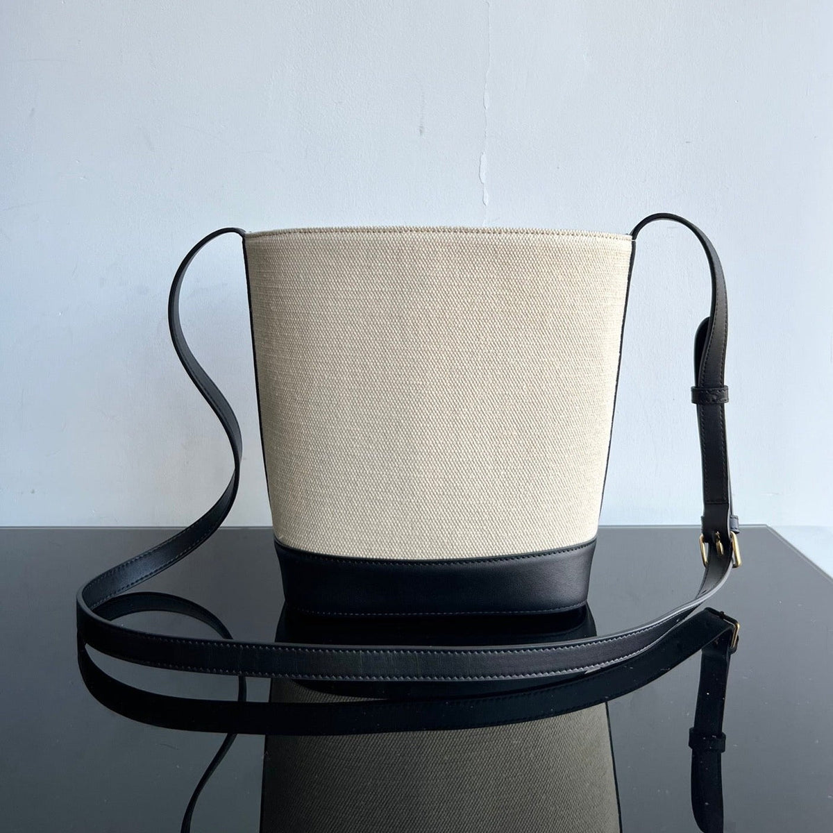 BUCKET CUIR TRIOMPHE 24 BLACK WHITE CALFSKIN