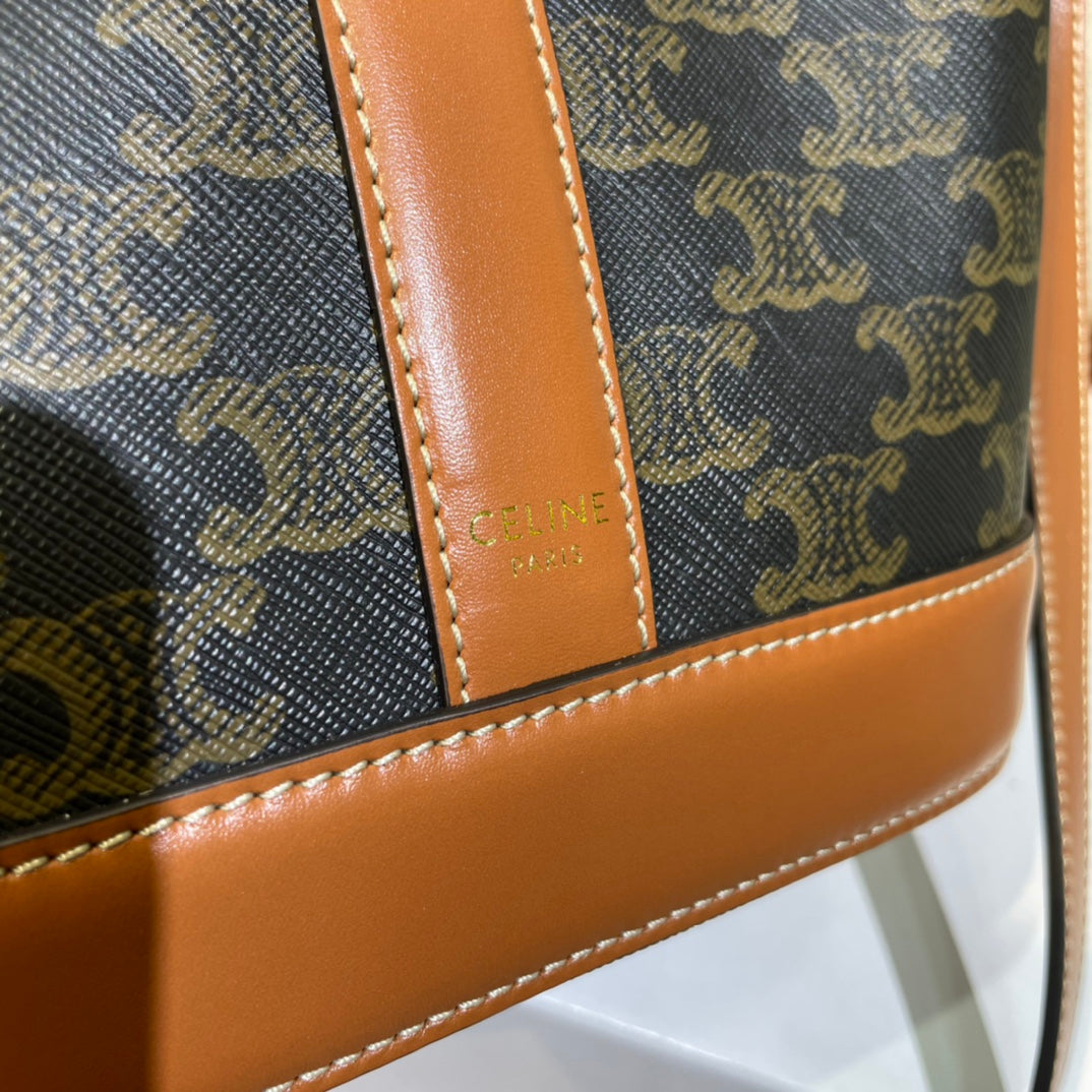 BUCKET 30 IN BLACK TRIOMPHE CANVAS AND RED BROWN CALFSKIN TRIM