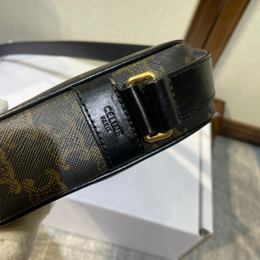 MEDIUM MESSENGER BAG 23 IN BLACK TRIOMPHE CANVAS WITH CELINE PRINT