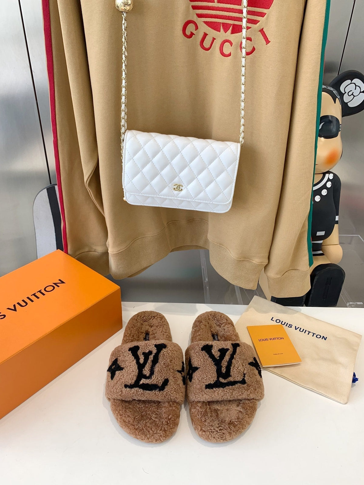 LV WOMEN'S PASEO FLAT SLIPPER IN CARAMEL BROWN FLEECE WITH BLACK LOGO