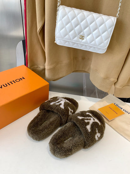 LV WOMEN'S PASEO FLAT SLIPPER IN OLIVE GREEN FLEECE WITH WHITE LOGO