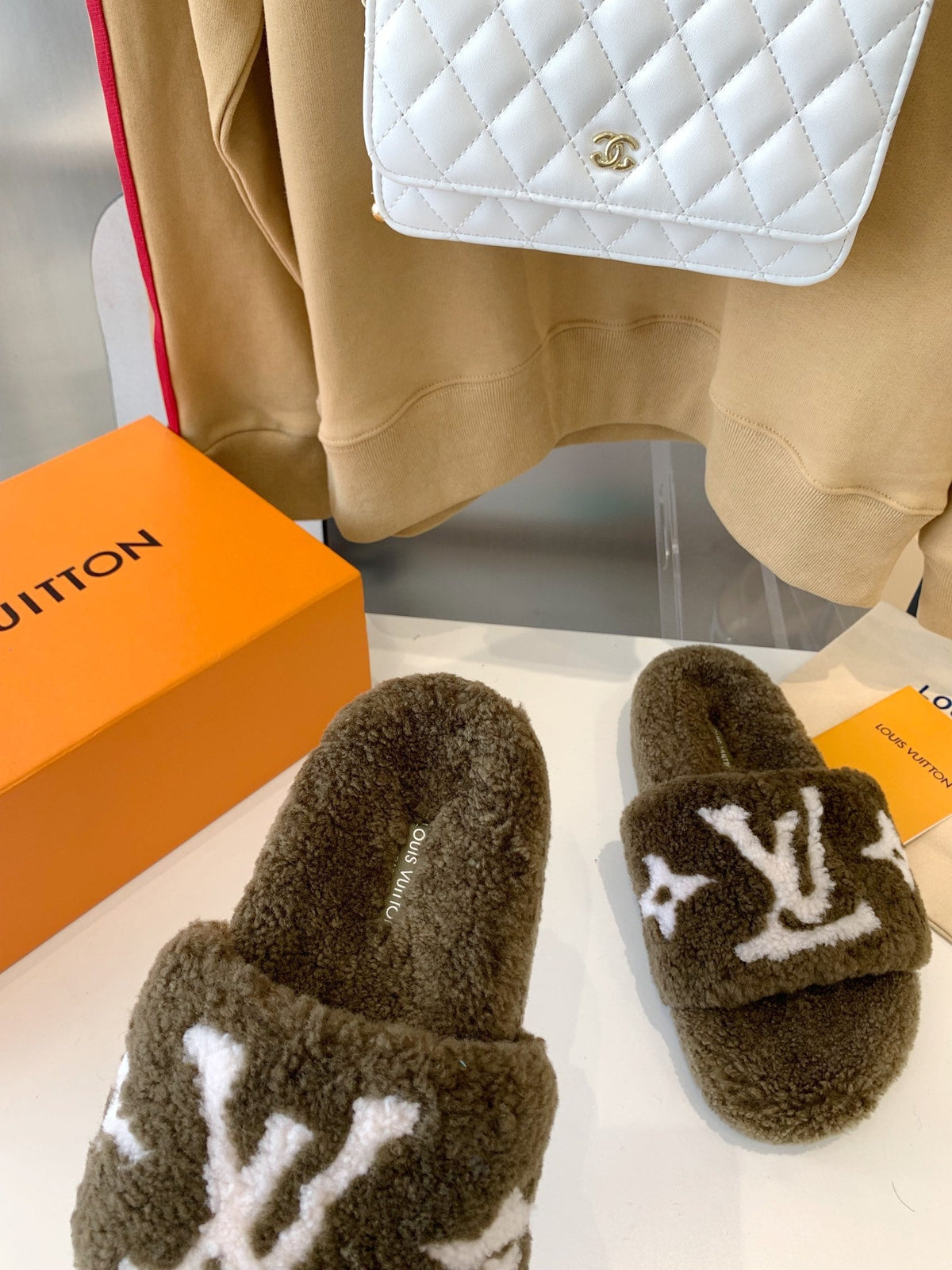 LV WOMEN'S PASEO FLAT SLIPPER IN OLIVE GREEN FLEECE WITH WHITE LOGO