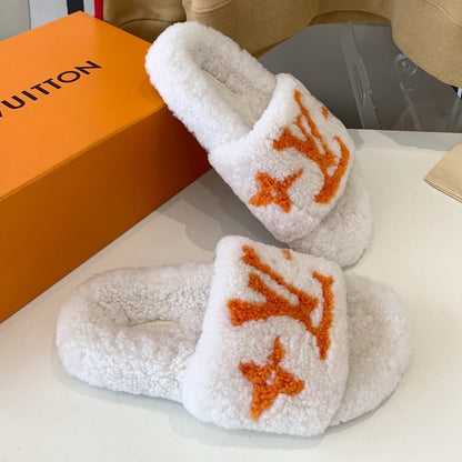 LV WOMEN'S PASEO FLAT SLIPPER IN WHITE FLEECE WITH ORANGE LOGO