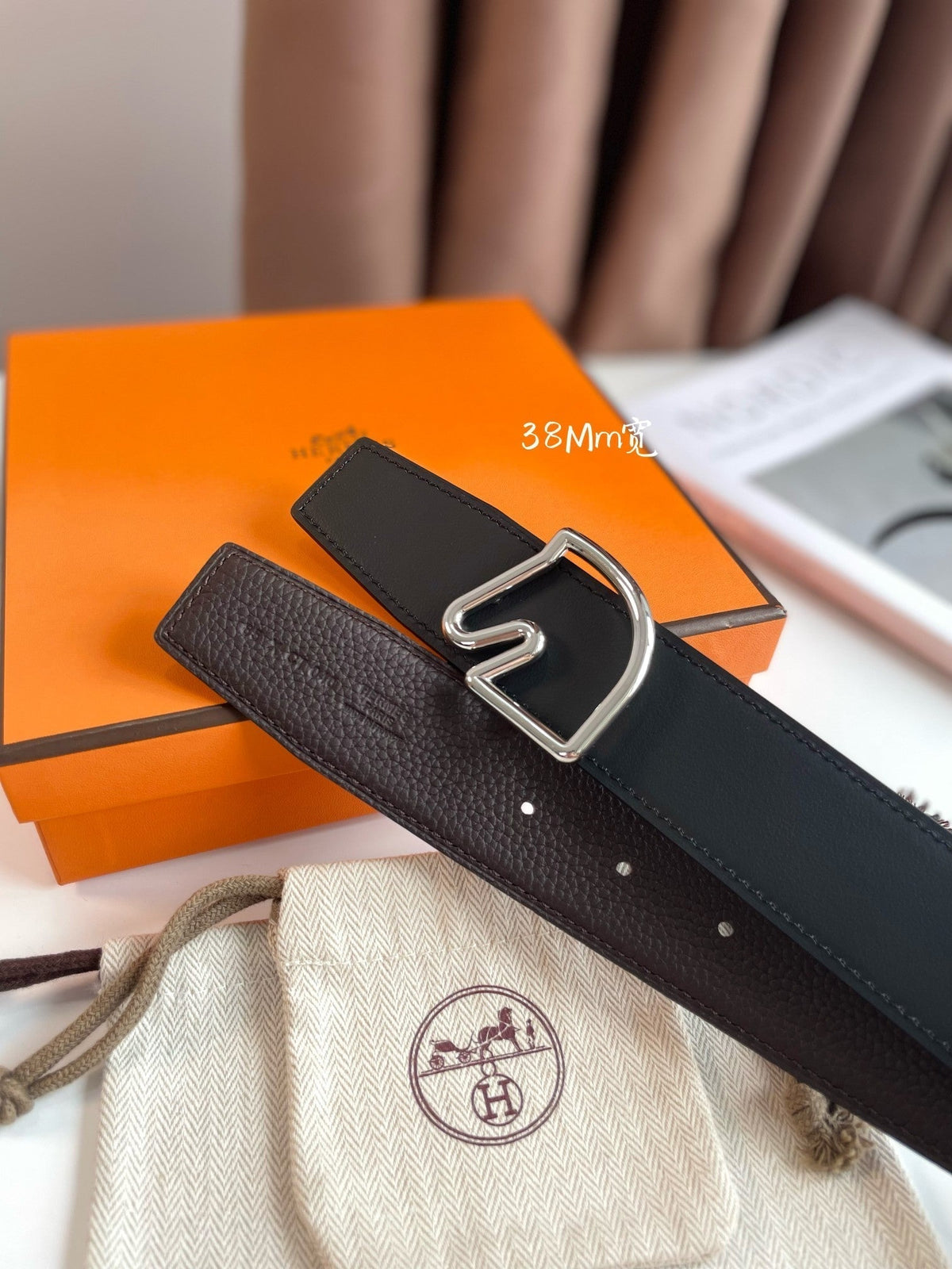 BOUCLE BELT BUCKLE & REVERSIBLE CHOCOLATE BROWN AND BLACK LEATHER STRAP 38MM SILVER HARDWARE