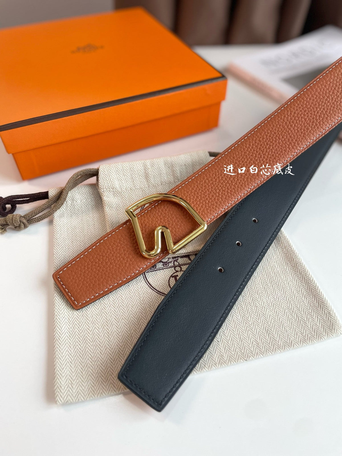 BOUCLE BELT BUCKLE & REVERSIBLE GINGER ORANGE AND BLACK LEATHER STRAP 38MM GOLD HARDWARE