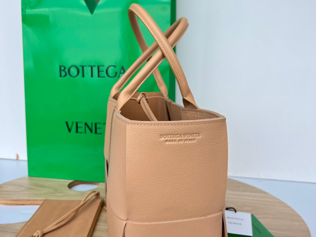 ARCO TOTE 36 IN TAN BROWN CALFSKIN