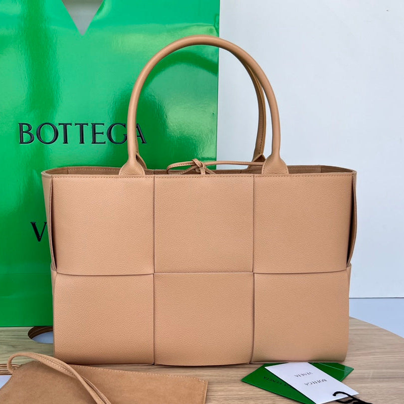 ARCO TOTE 36 IN TAN BROWN CALFSKIN