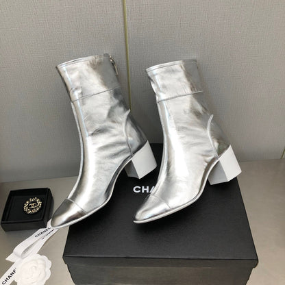 BLOCK HEEL ANKLE BOOTS IN SILVER CALFSKIN