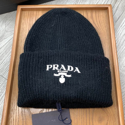 BEANIE HAT IN BLACK WOOL 108753