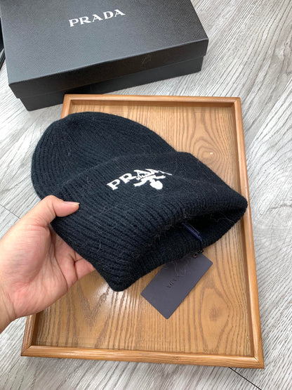 BEANIE HAT IN BLACK WOOL 108753