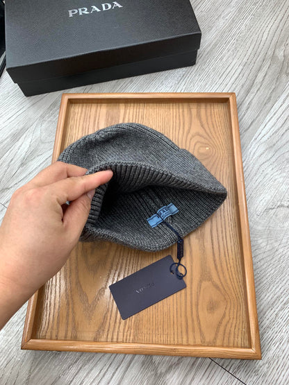 BEANIIE HAT IN GRAPHITE GRAY WOOL 335032