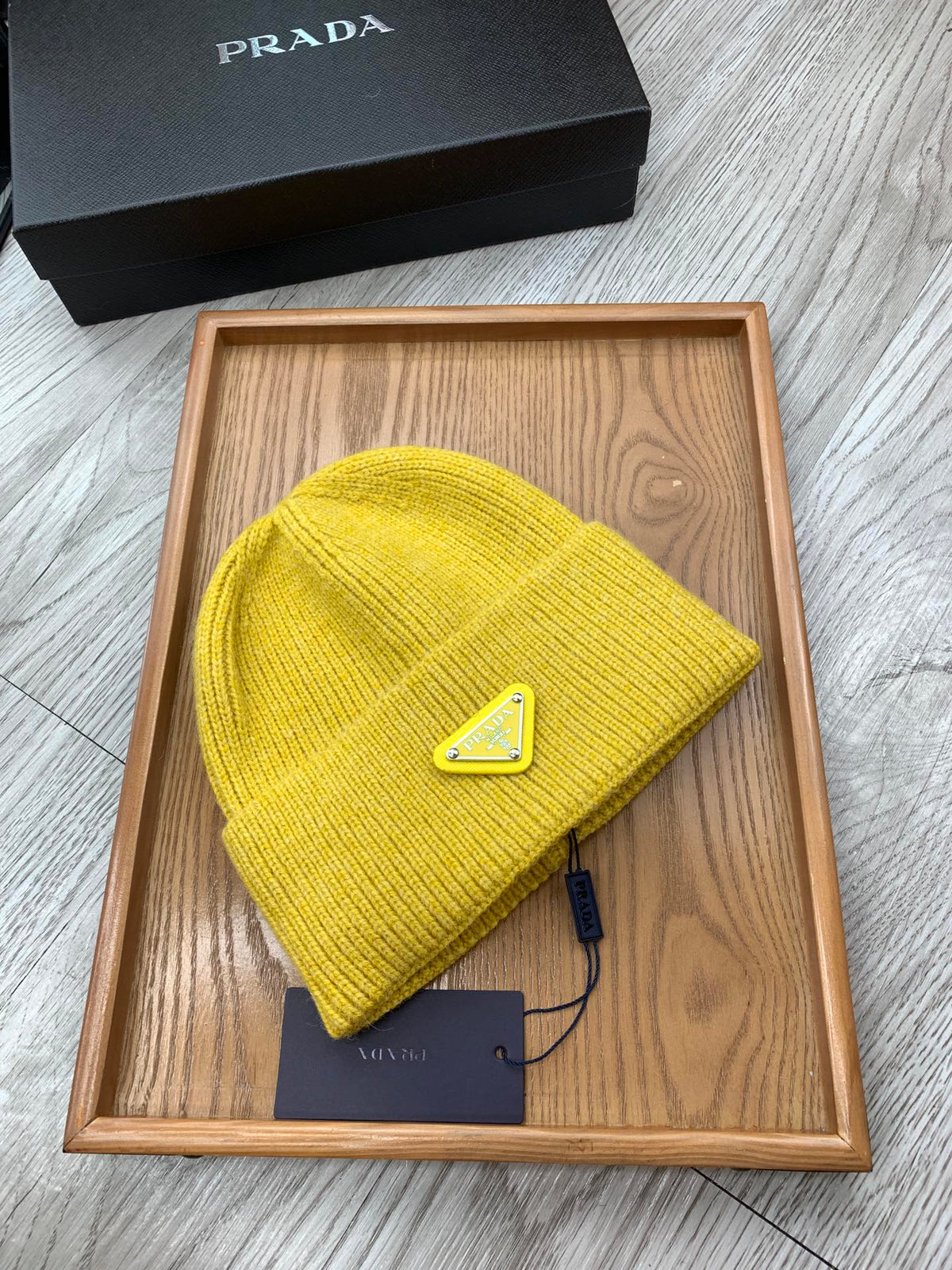 BEANIIE HAT IN CLASSIC YELLOW WOOL 335035