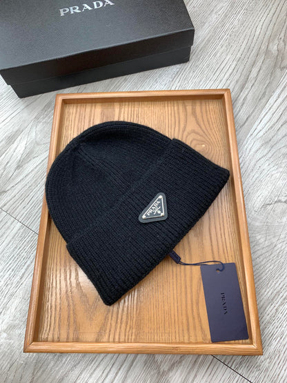 BEANIIE HAT IN BLACK WOOL 335039