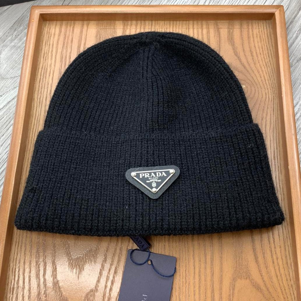 BEANIIE HAT IN BLACK WOOL 335039