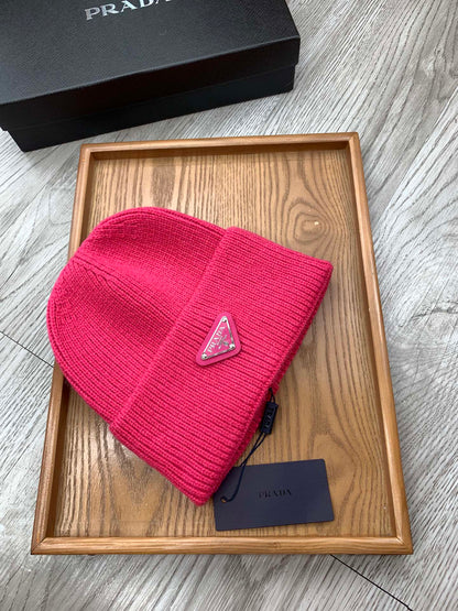 BEANIIE HAT IN BRIGHT PINK WOOL 335037