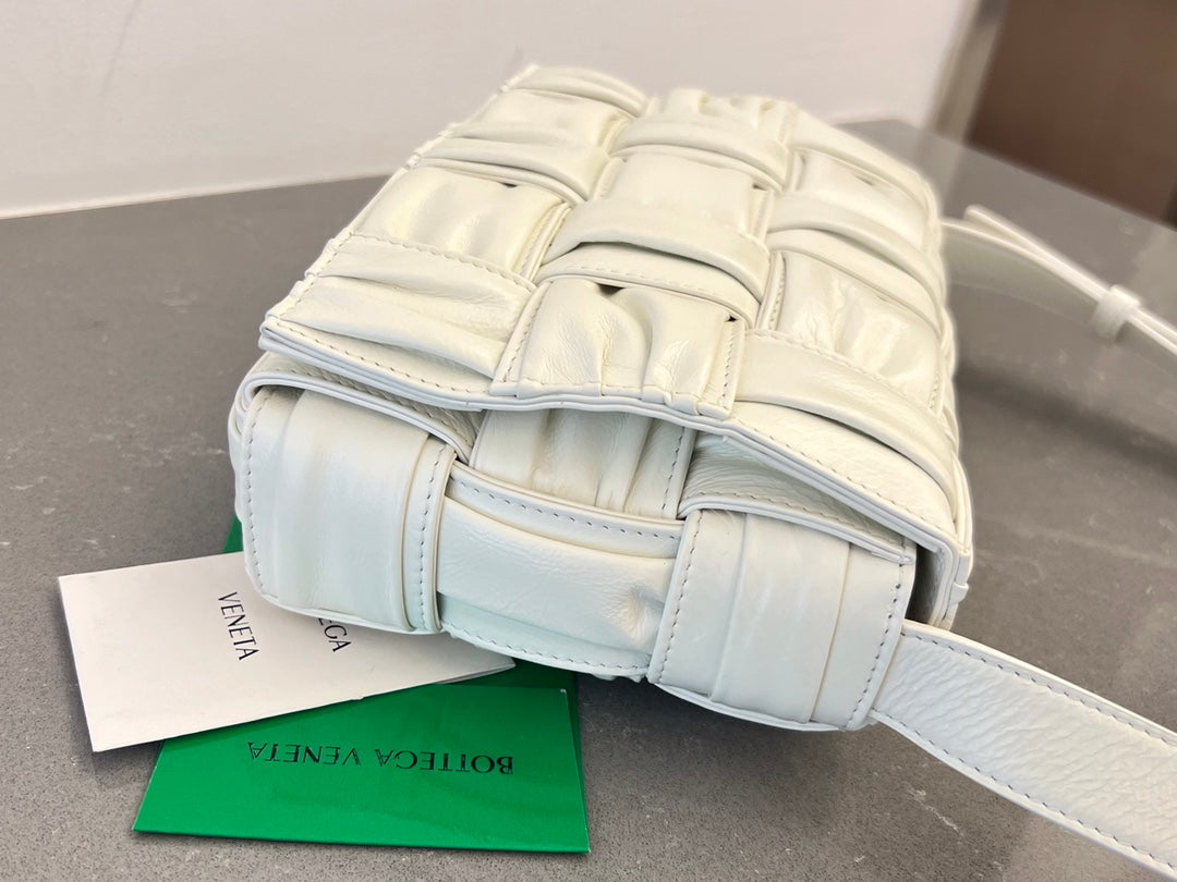 CASSETTE 28 IN WHITE SOFT LAMBSKIN