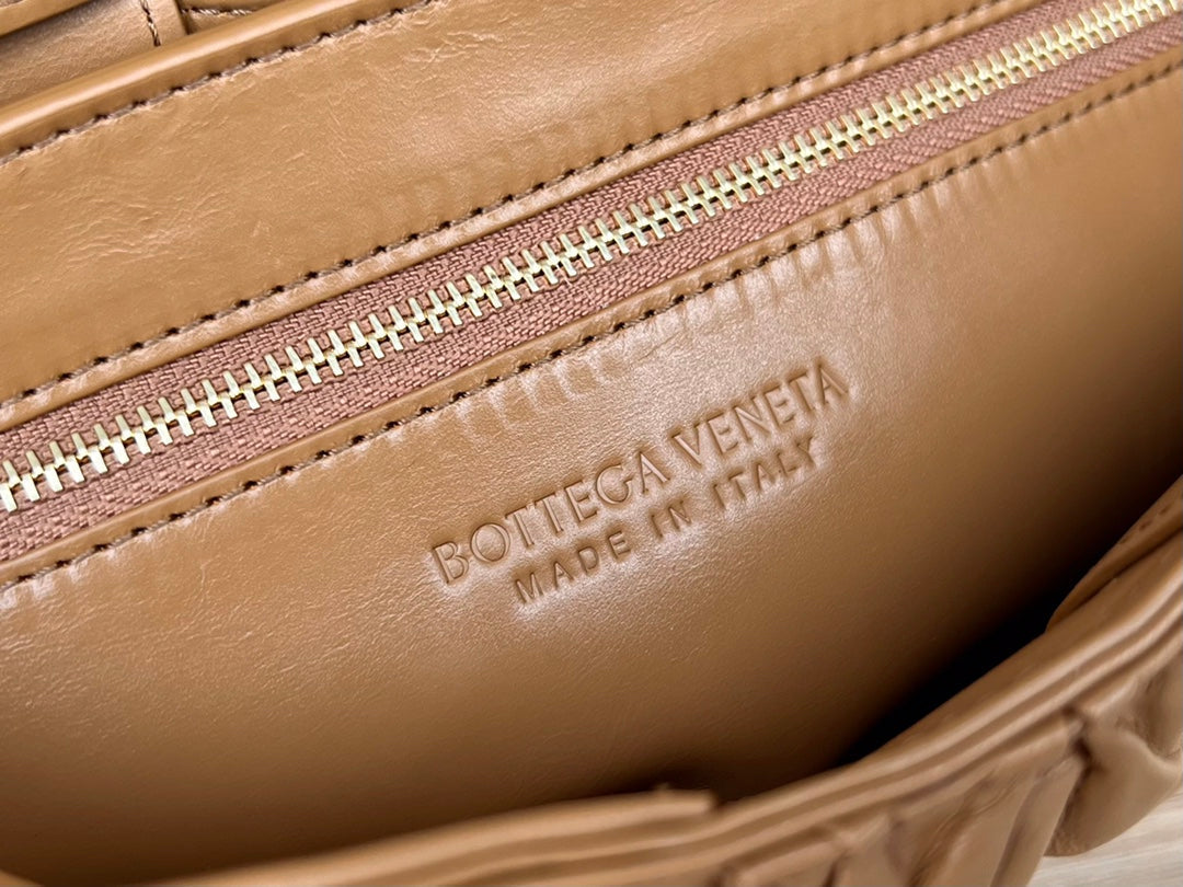 CASSETTE 28 IN MEDIUM BROWN SOFT LAMBSKIN