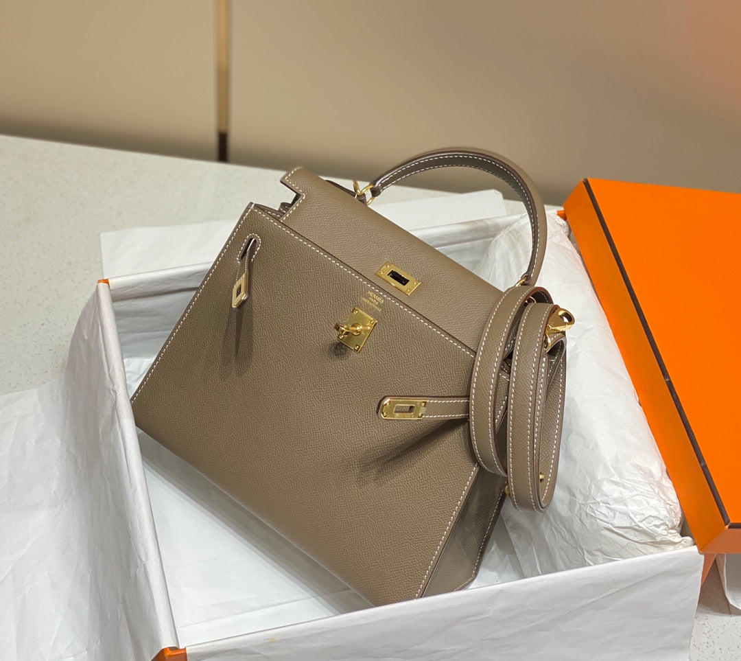 HN 25 bag in Etoupe Epsom leather with gold hardware