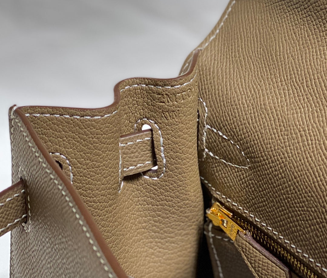 HN 25 bag in Etoupe Epsom leather with gold hardware