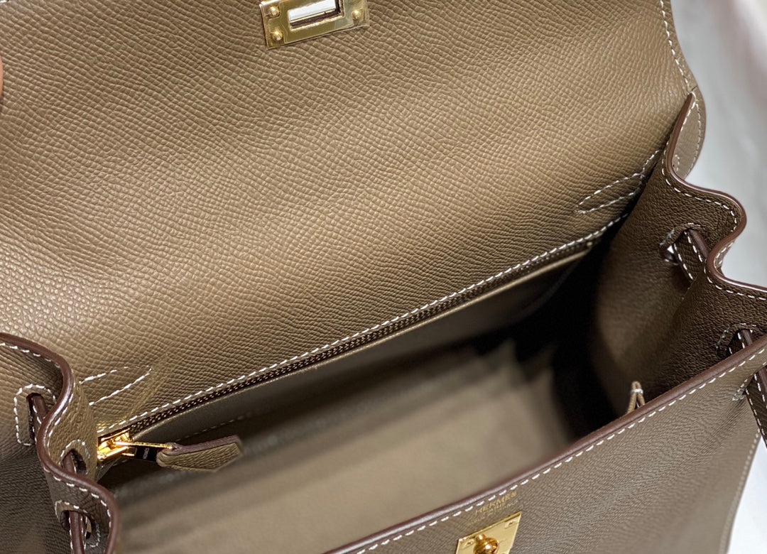 HN 25 bag in Etoupe Epsom leather with gold hardware