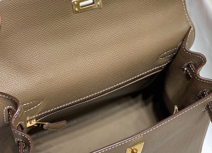 HN 25 bag in Etoupe Epsom leather with gold hardware