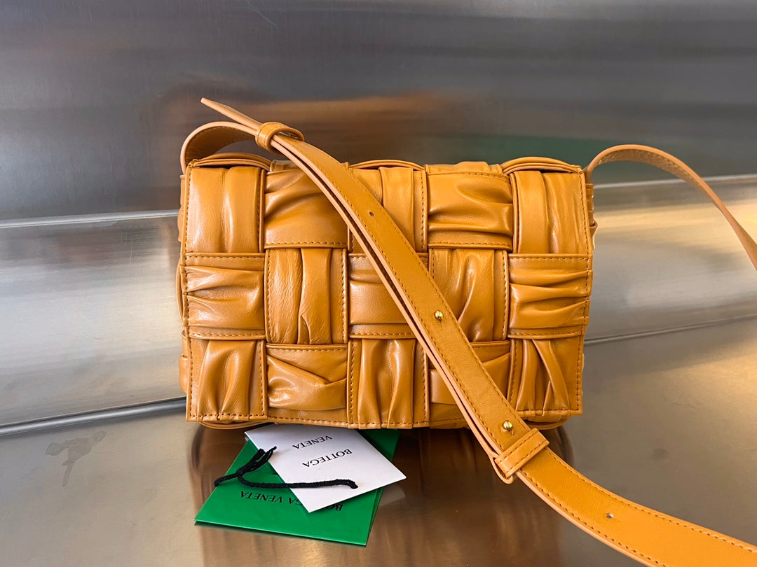 CASSETTE 28 IN SANDSTONE ORANGE SOFT LAMBSKIN