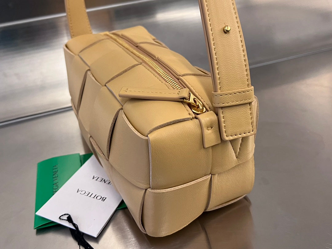 BRICK CASSETTE 28 IN HARVEST GOLD CALFSKIN