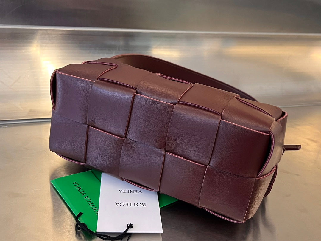 BRICK CASSETTE 28 IN WINE RED CALFSKIN
