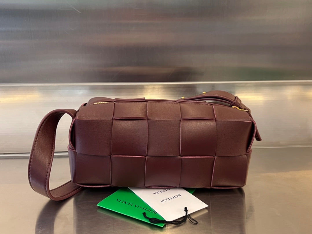 BRICK CASSETTE 28 IN WINE RED CALFSKIN