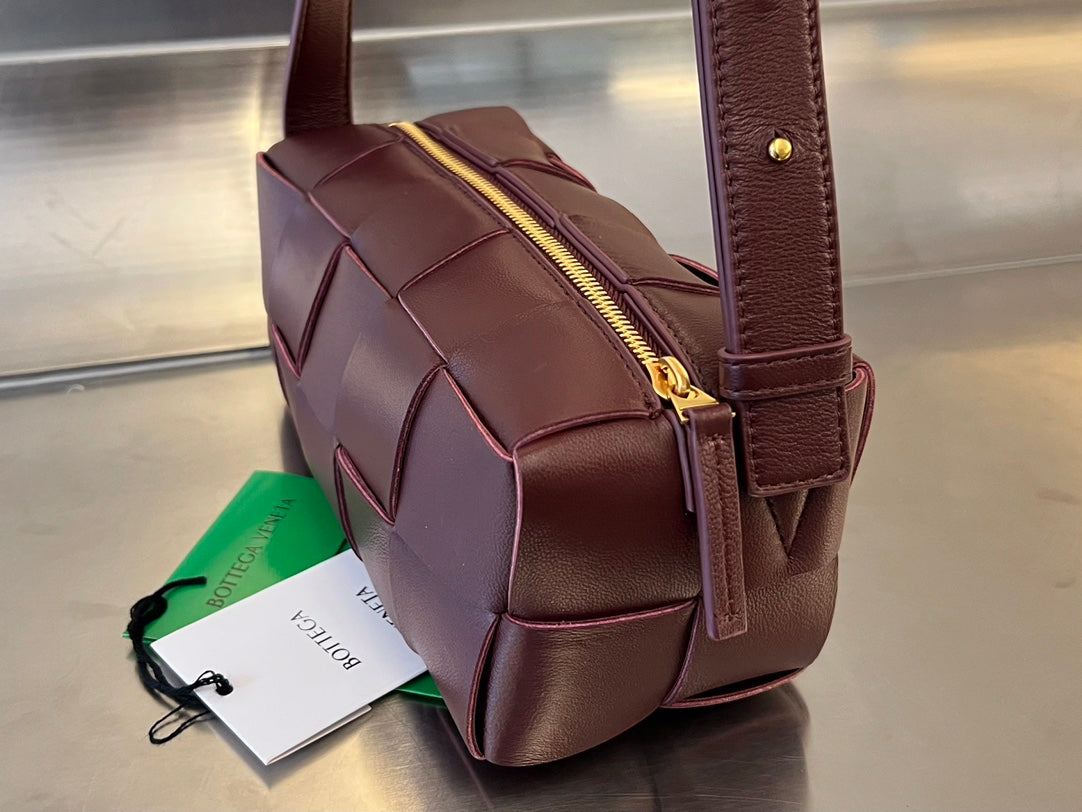 BRICK CASSETTE 28 IN WINE RED CALFSKIN