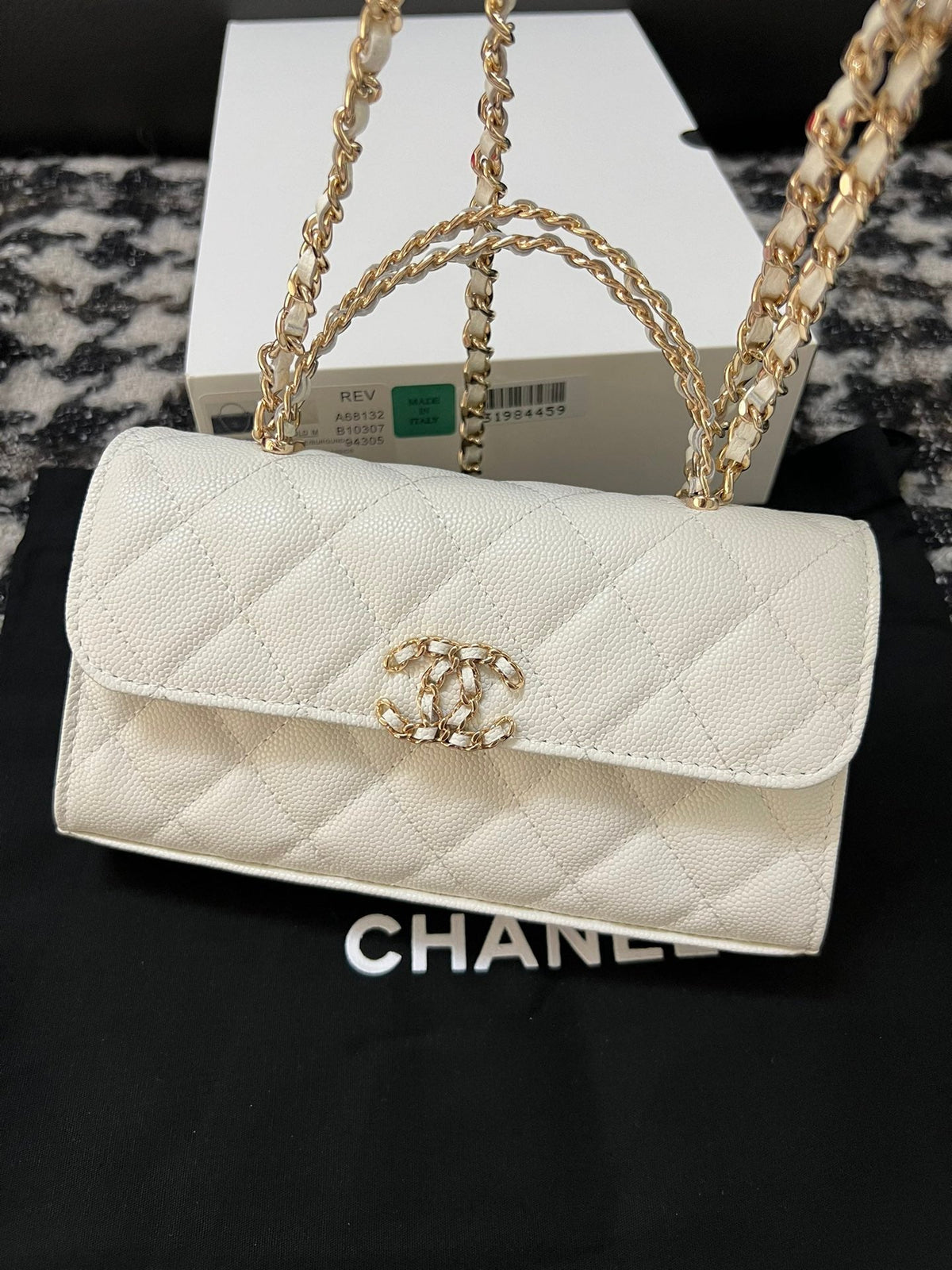 CHANEL KELLY 23P CLUTCH WITH CHAIN GOLD HARDWARE