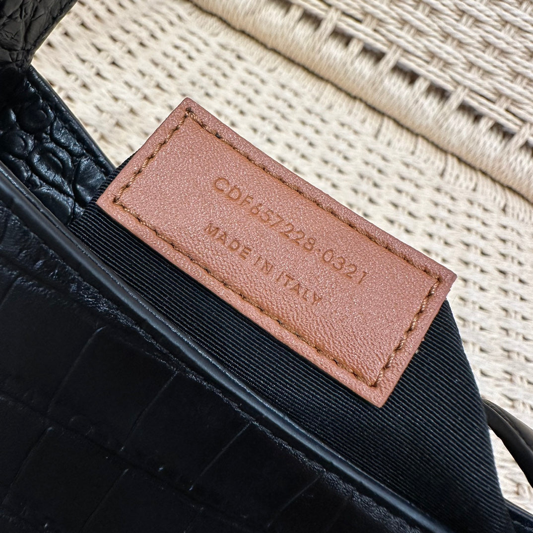LE 5 À 7 BAG 24 BLACK CALFSKIN HOBO
