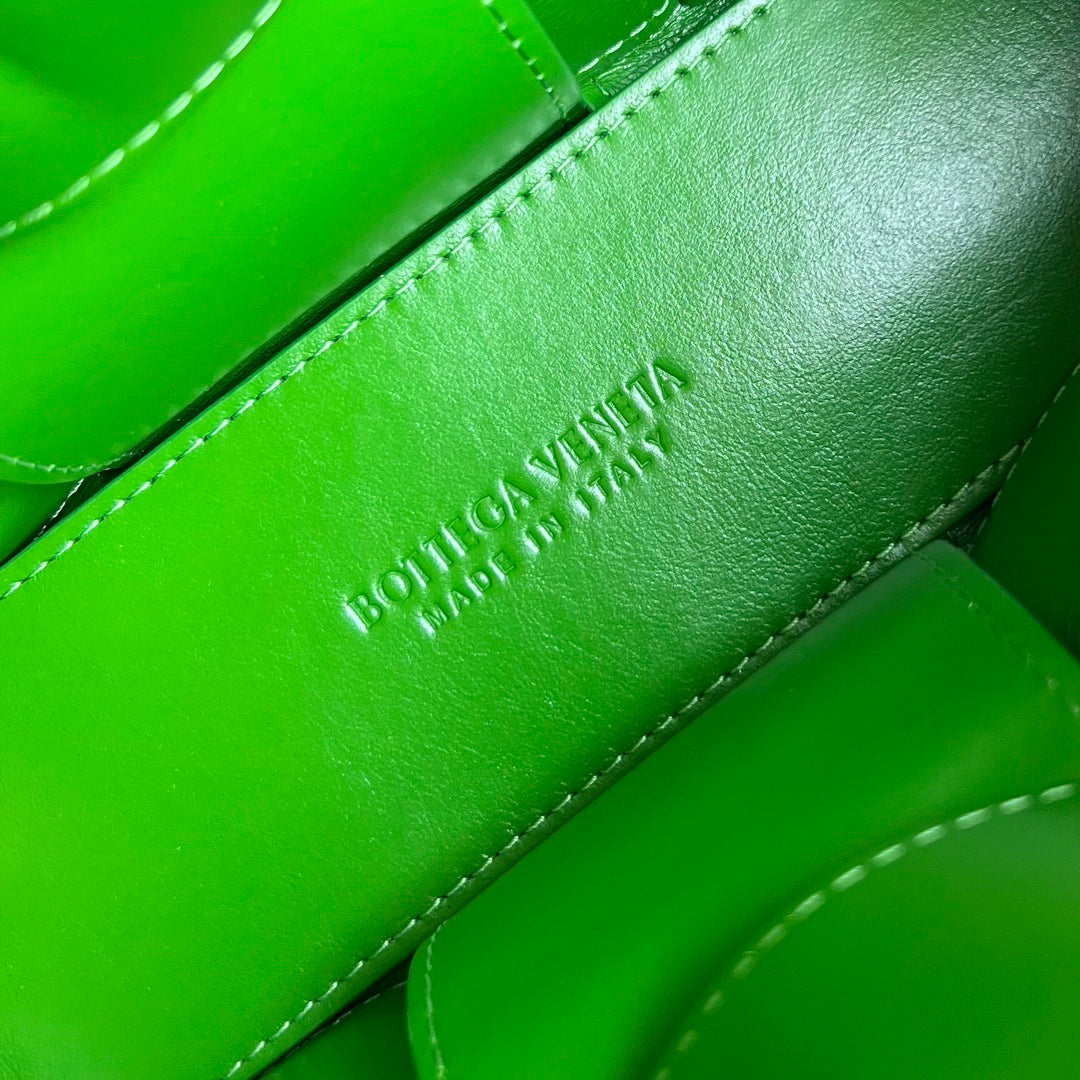 CANDY ARCO TOTE 20 IN GREEN SOFT LAMBSKIN