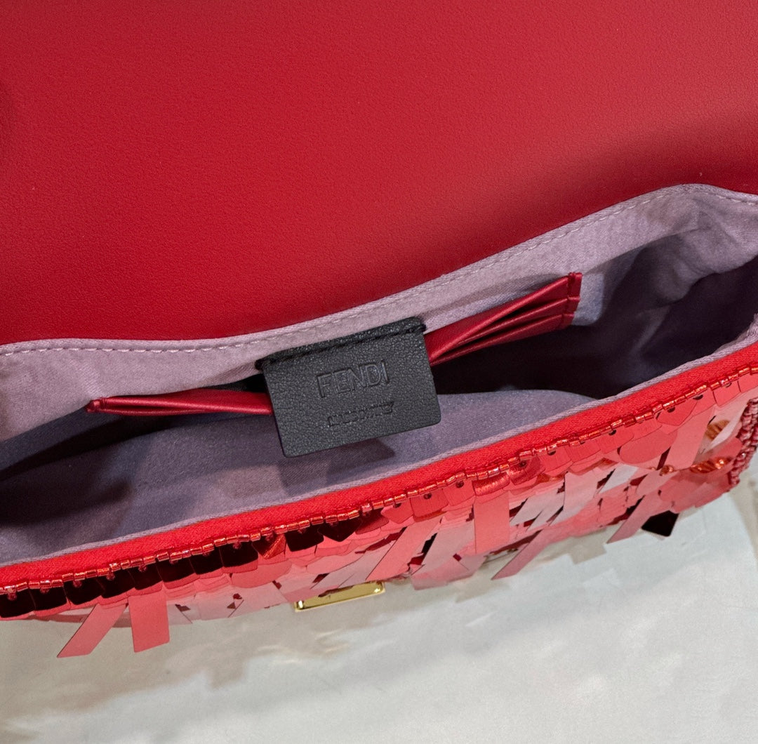 BAGUETTE MINI 19 IN RED SEQUINS GOLD HARDWARE