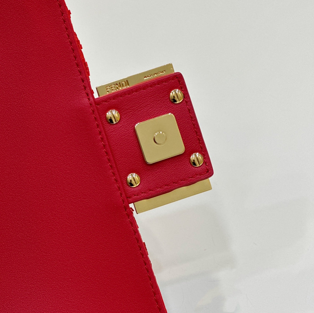 BAGUETTE MINI 19 IN RED SEQUINS GOLD HARDWARE
