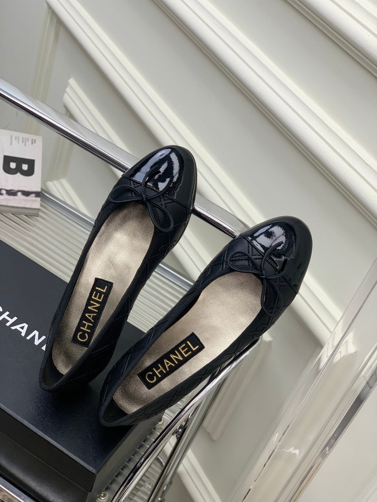 BALLET FLAT GLOSSY BLACK LAMBSKIN