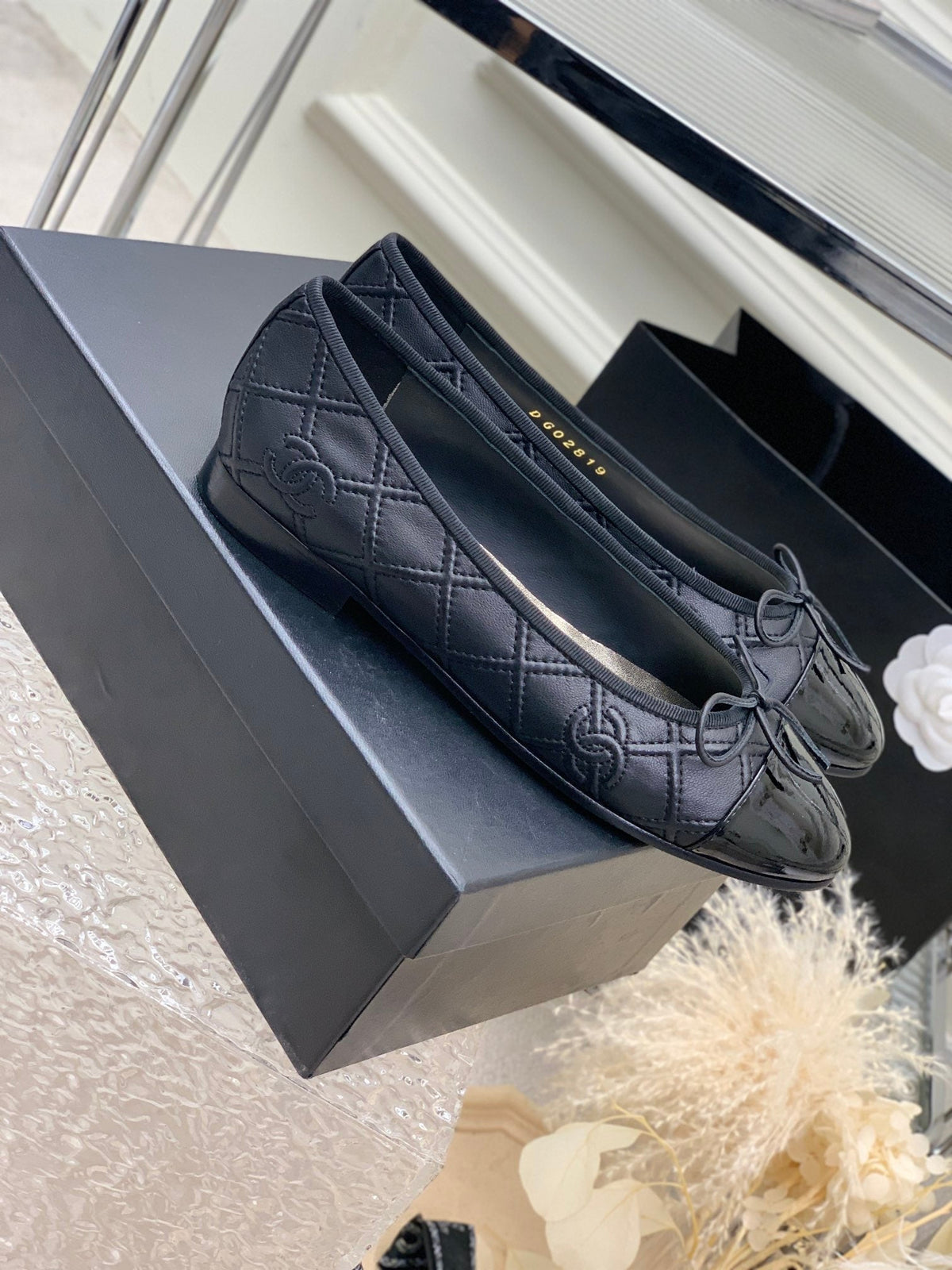 BALLET FLAT GLOSSY BLACK LAMBSKIN