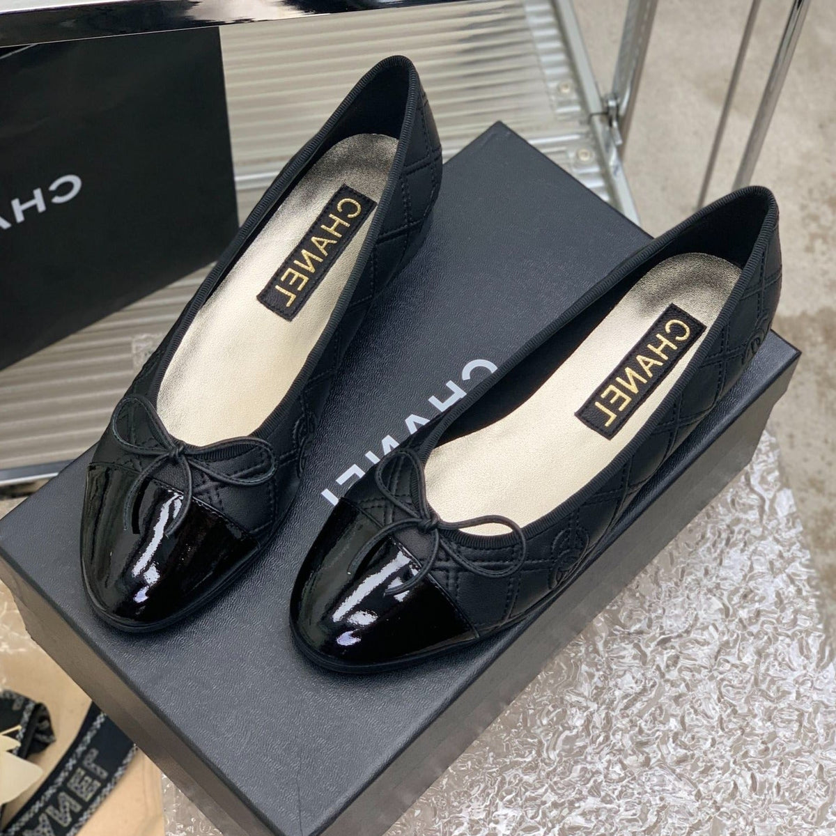 BALLET FLAT GLOSSY BLACK LAMBSKIN