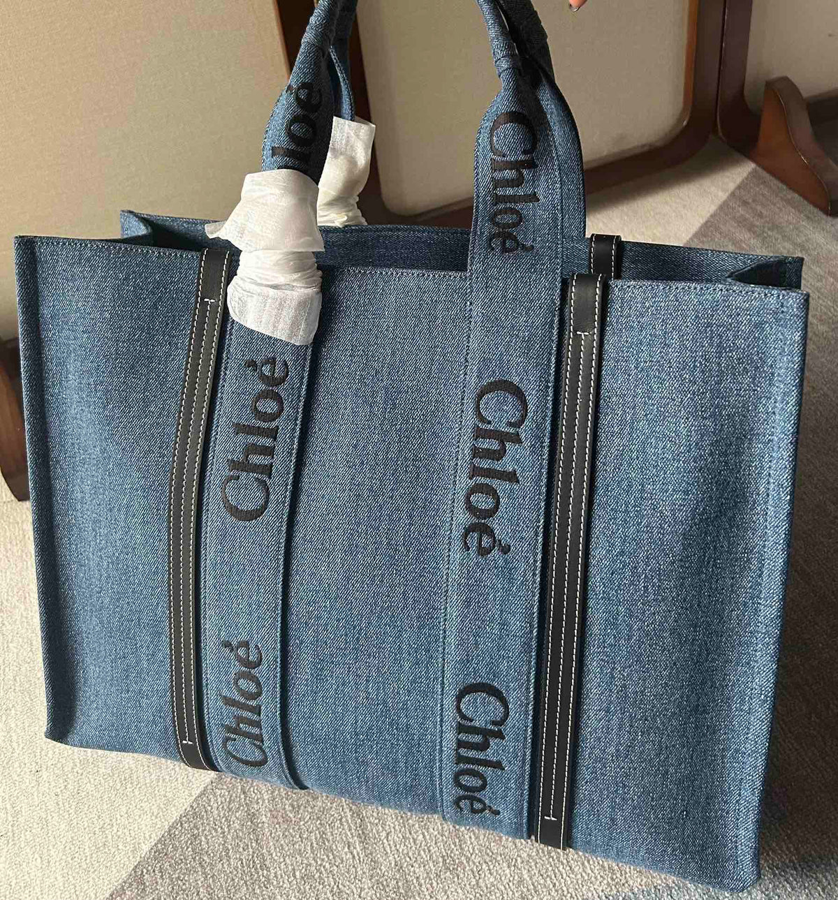 LAGRE WOODY TOTE BAG 45 IN BLUE DENIM BLACK CALFSKIN