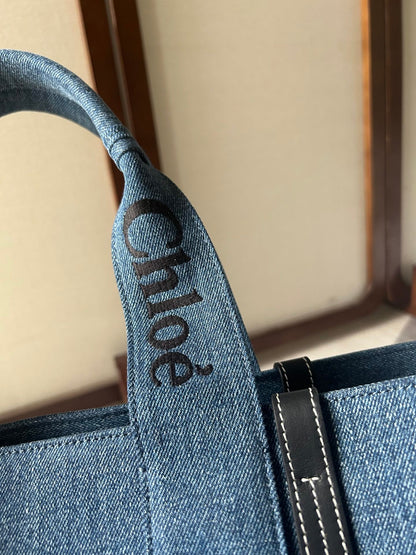 LAGRE WOODY TOTE BAG 45 IN BLUE DENIM BLACK CALFSKIN