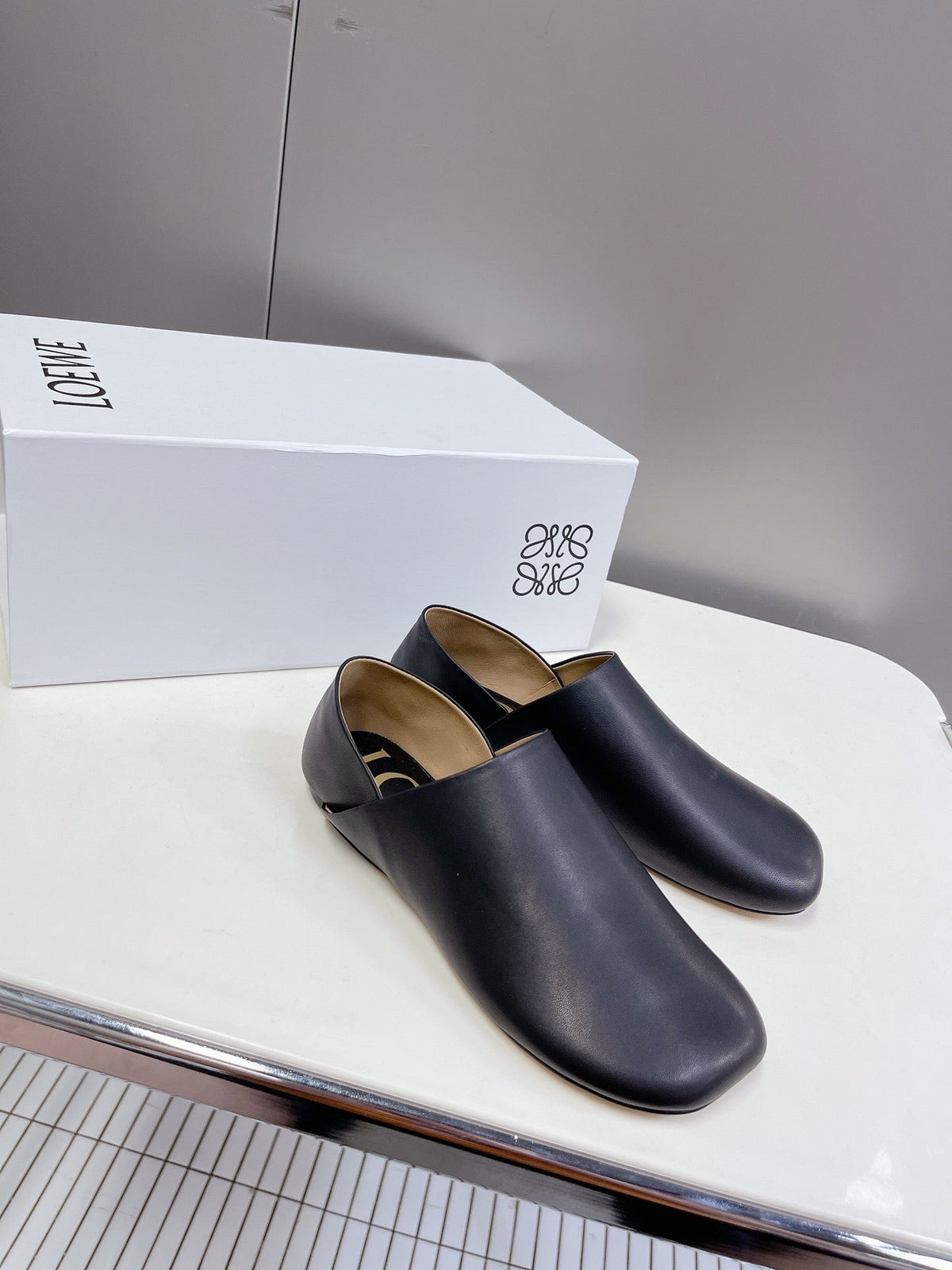 LW TOY SLIPPER BLACK CALFSKIN
