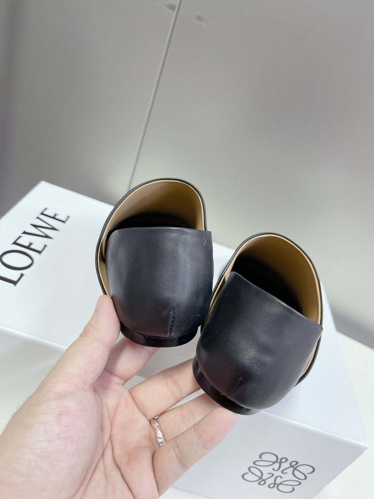 LW TOY SLIPPER BLACK CALFSKIN