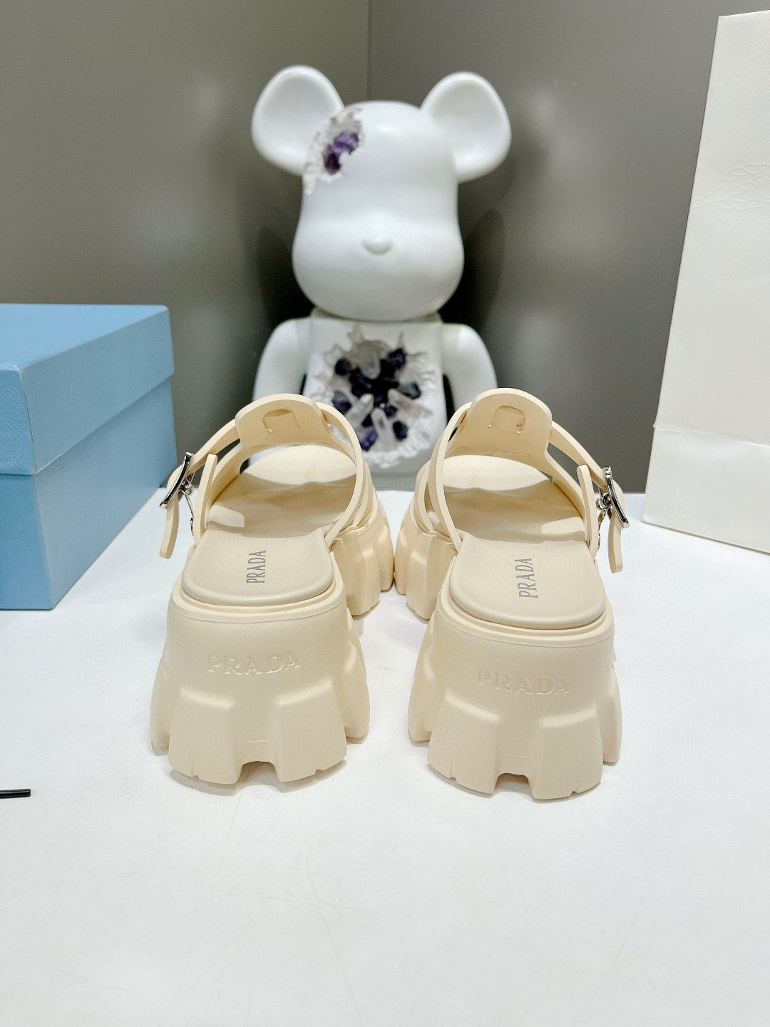 MONOLITH SLIPPER SANDALS IN BEIGE RUBBER