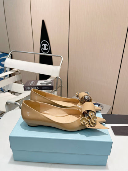 BALLET FLATS POINTED TOE IN TORTILLA BROWN SHINY CALFSKIN ATTACHED FLOWERS