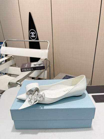 BALLET FLATS POINTED TOE IN WHITE SHINY CALFSKIN ATTACHED FLOWERS